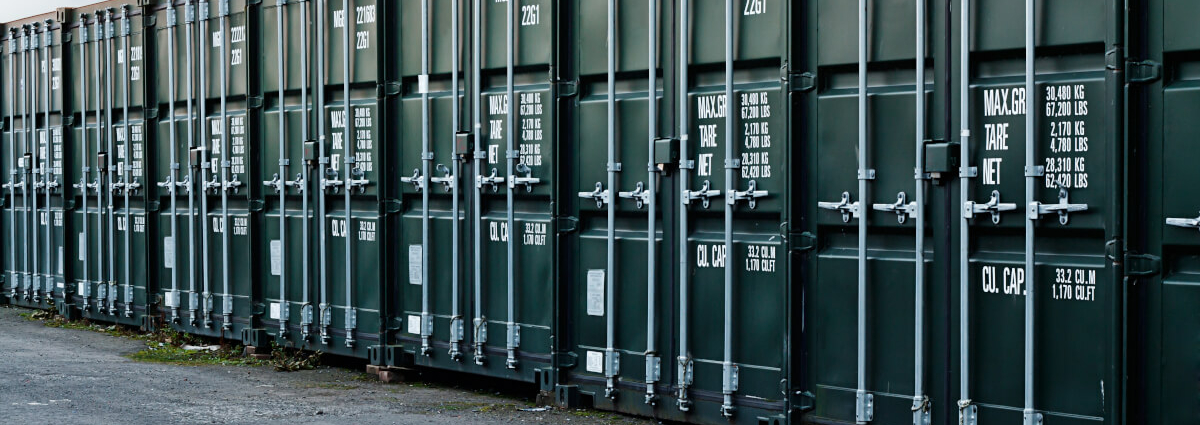 Zewnętrzne kontenery magazynowe jako dodatkowa przestrzeń do przechowywania