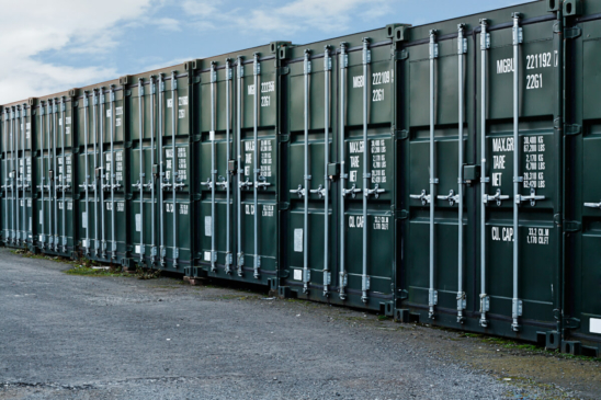 Zewnętrzne kontenery magazynowe jako dodatkowa przestrzeń do przechowywania